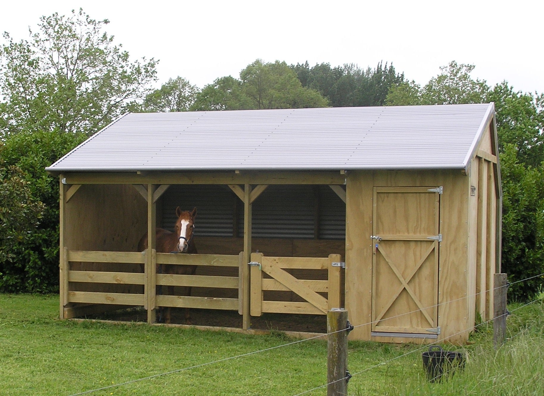 Horse Shelter with single tack shed