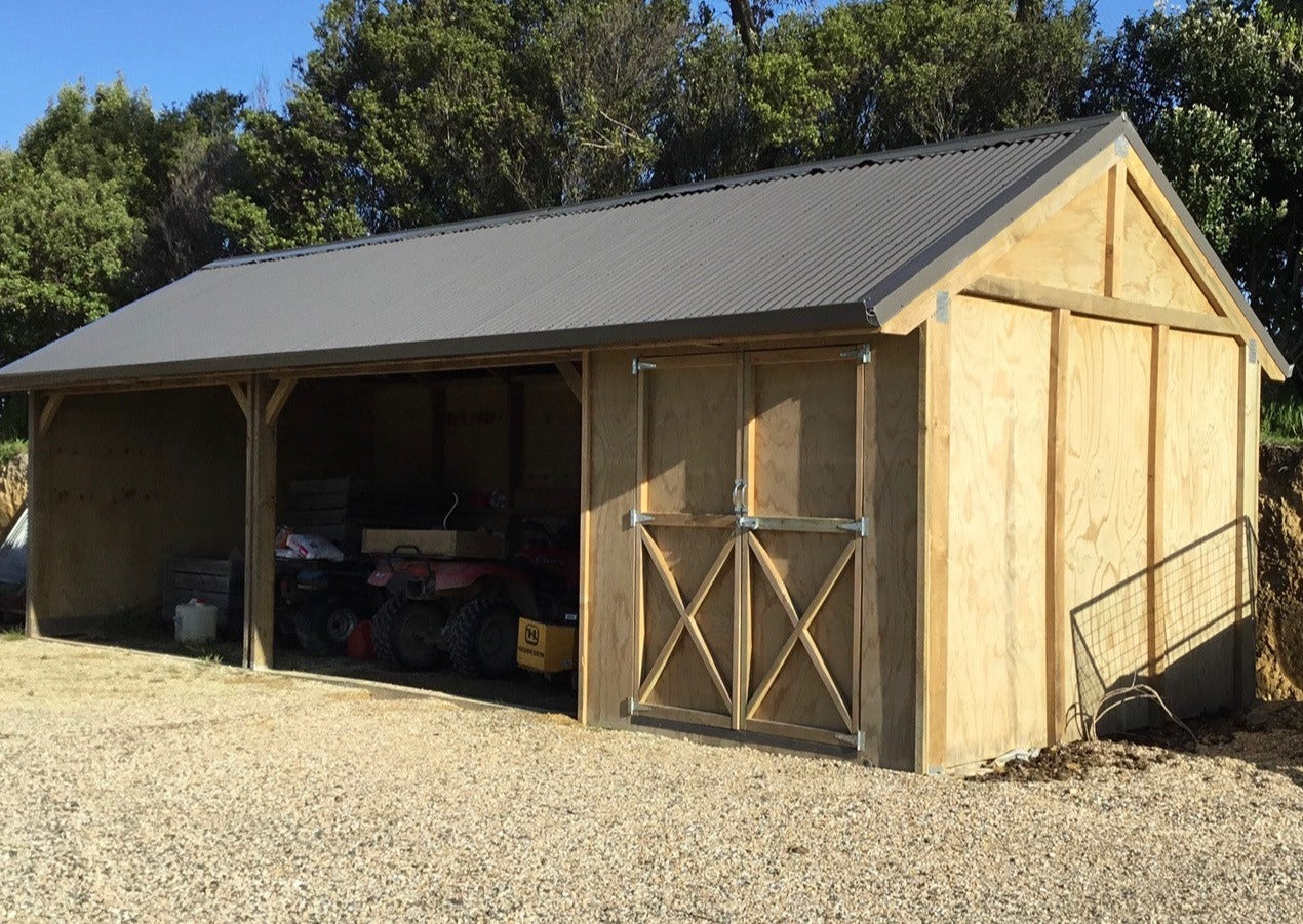Settler 2 Bay Stable with tack shed