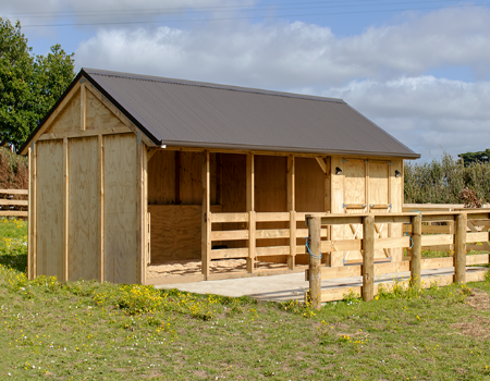 Settler Stable with Double Tack Shed